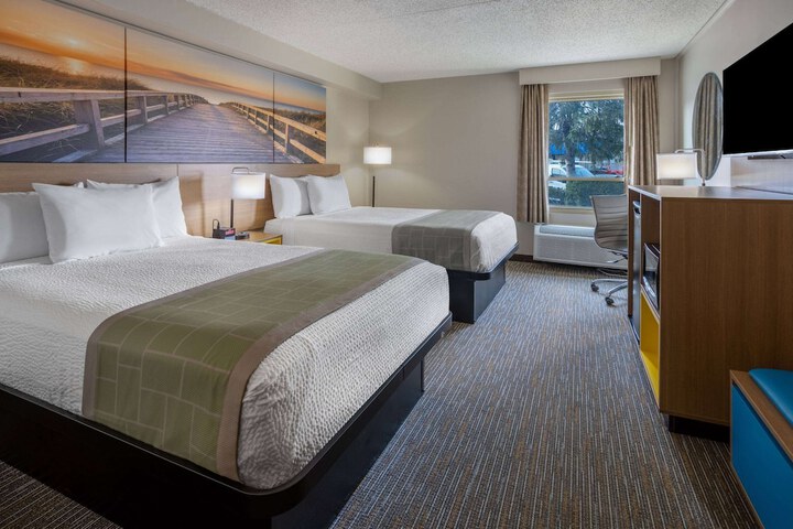 2 Double Beds (6 of 30)