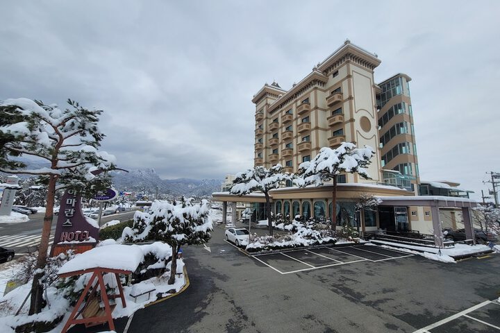 Hotel 27 of 31