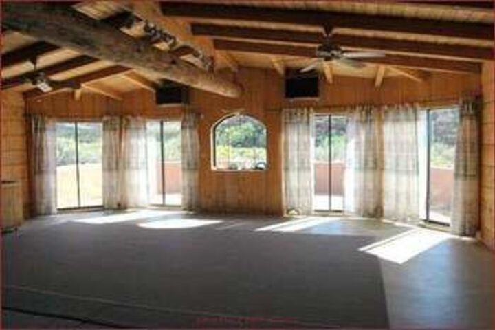 Ballroom/Hall 3 of 39