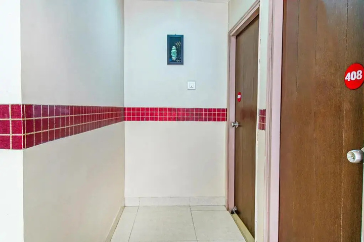 Room 7 of 11