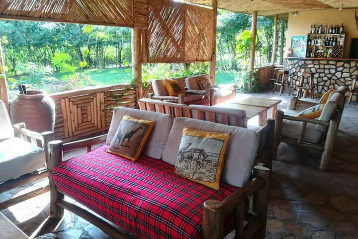 Lounge 10 of 12