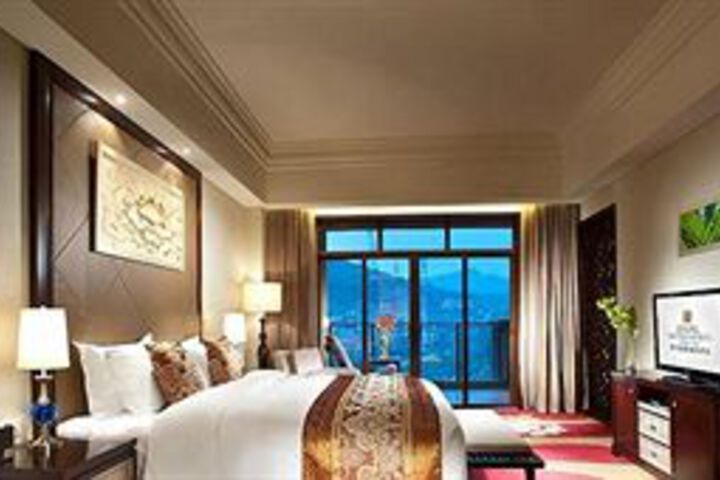 Room 10 of 24