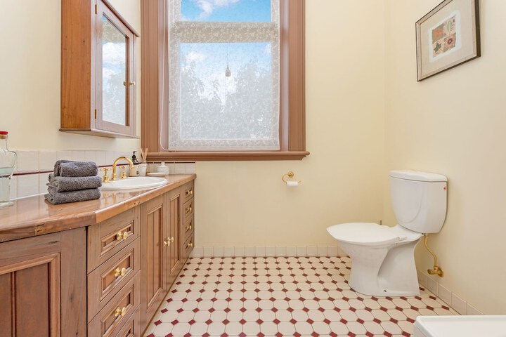 Room 25 of 41