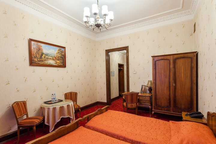 Room 19 of 136