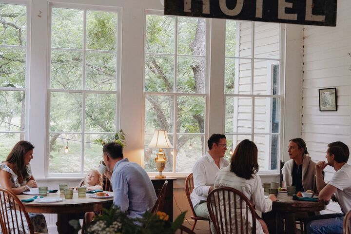 Dining 86 of 100