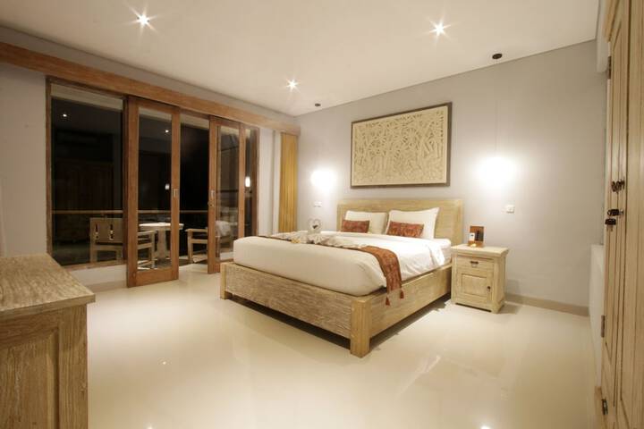 Room 9 of 28