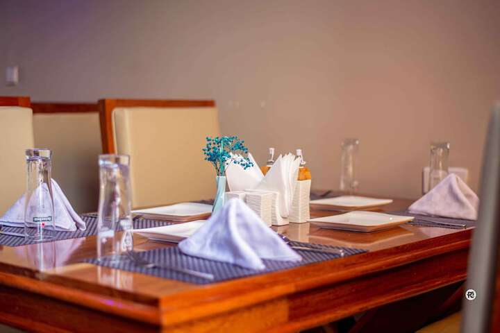 Dining 10 of 14