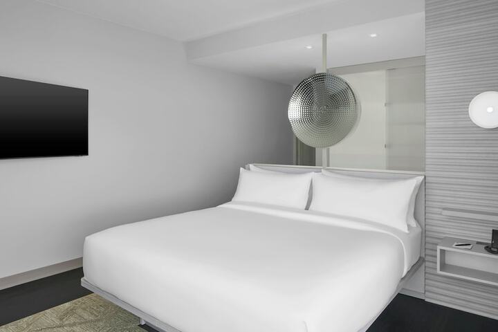 Room 40 of 85