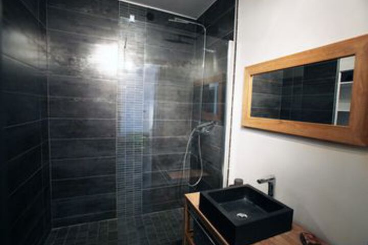 Room 2 of 33