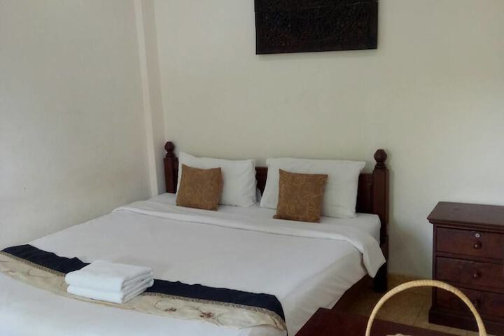 Room 10 of 33
