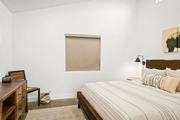 Room 4 of 18