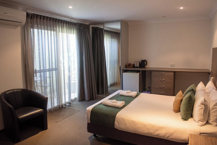 Room 4 of 25