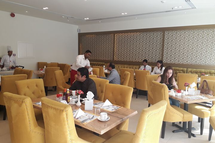 Dining 32 of 42