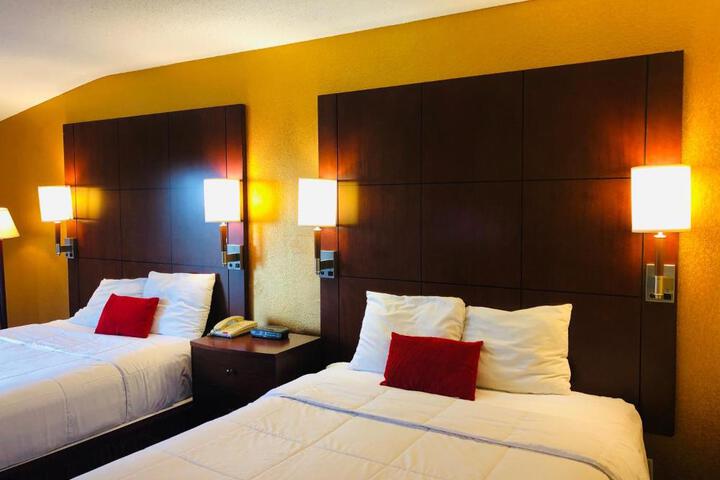 2 Queen Beds (8 of 8)