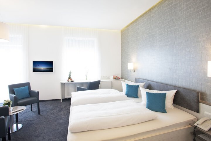 Room 3 of 39