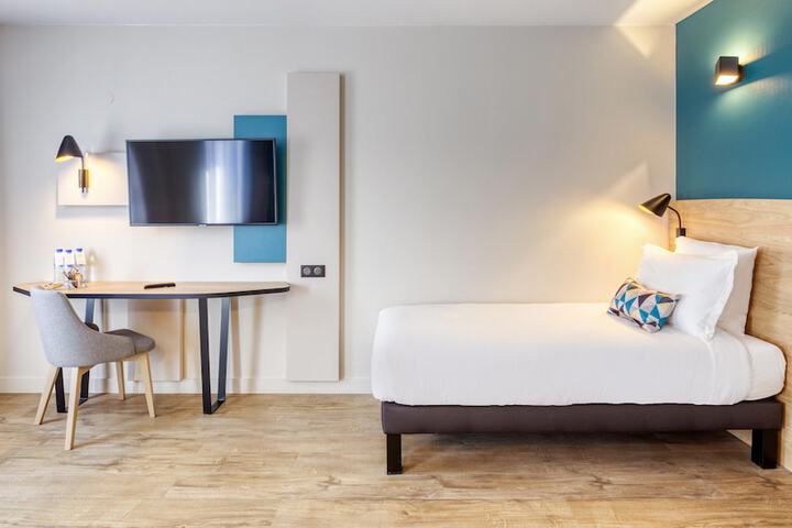 Room 15 of 49