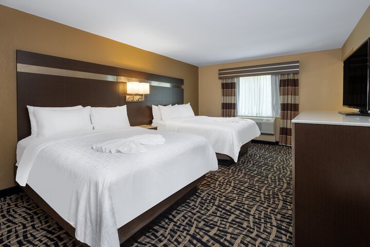 2 Queen Beds (10 of 12)