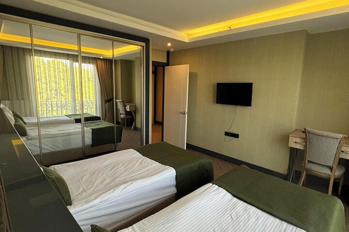 Room 6 of 101