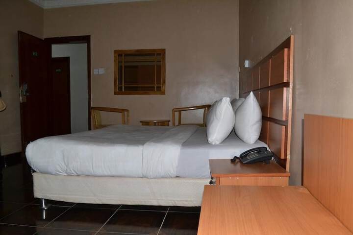 Room 6 of 30