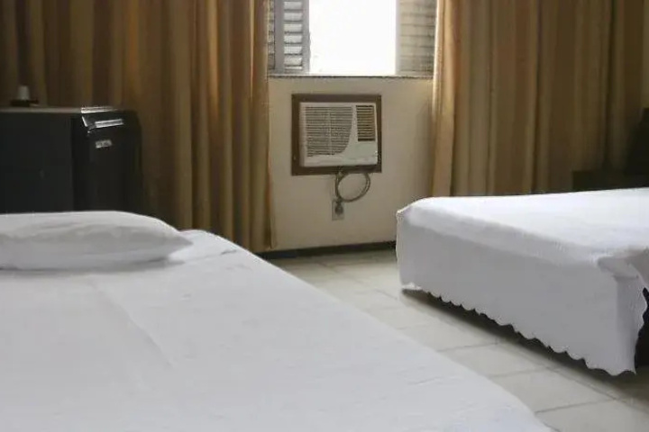 Room 6 of 14