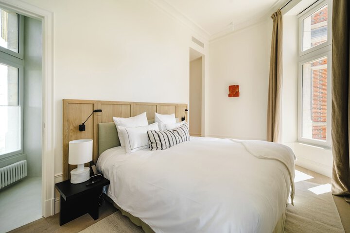Room 10 of 43