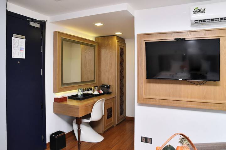 Room 32 of 54
