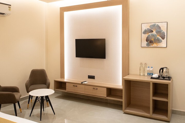 Room 11 of 24
