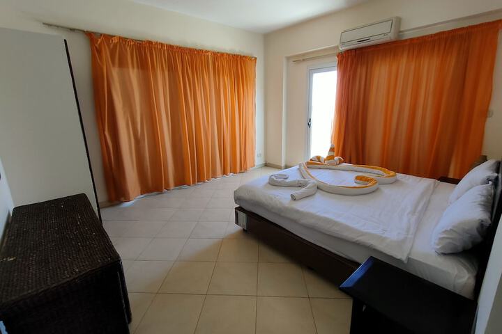 Room 9 of 41