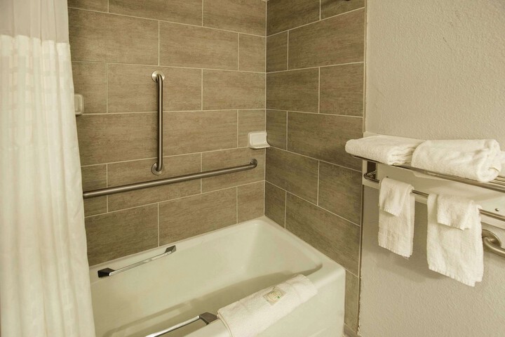 1 Double Bed Accessible (30 of 44)