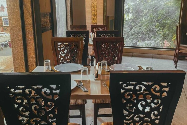 Dining 46 of 53