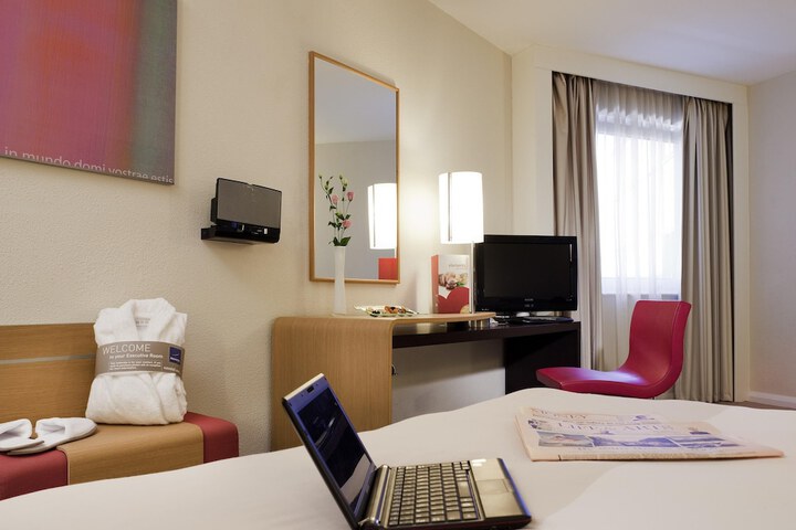 Room 9 of 65