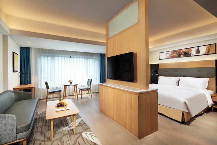 Room 6 of 43