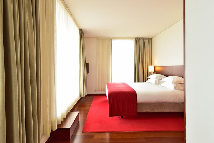 Room 16 of 38