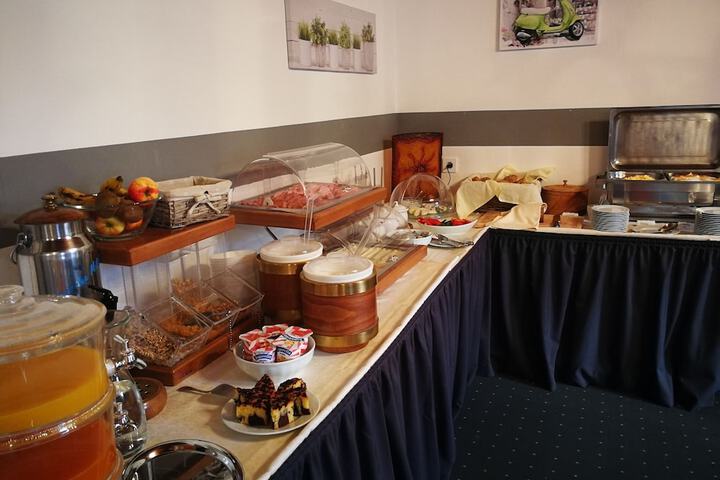 Breakfast/Coffee Service 31 of 37