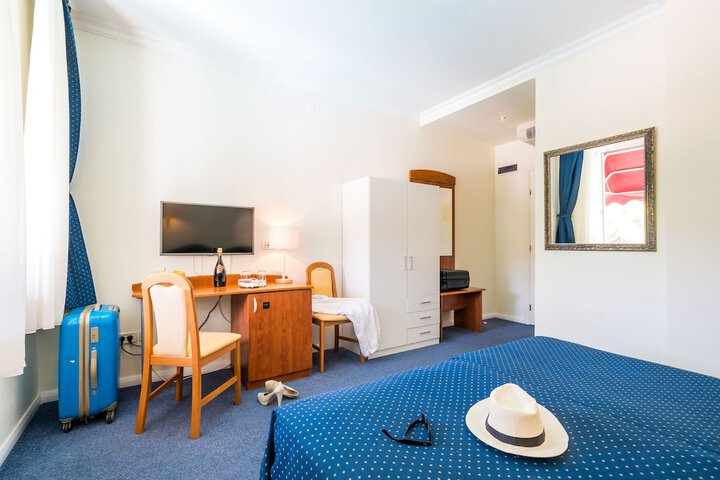 Room 14 of 53