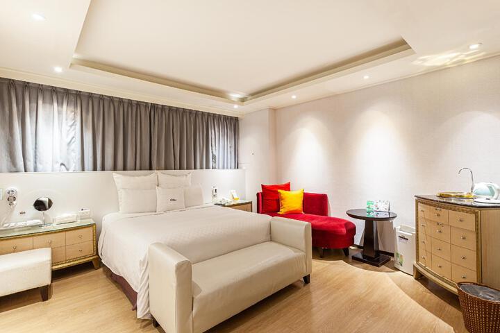 Room 3 of 6