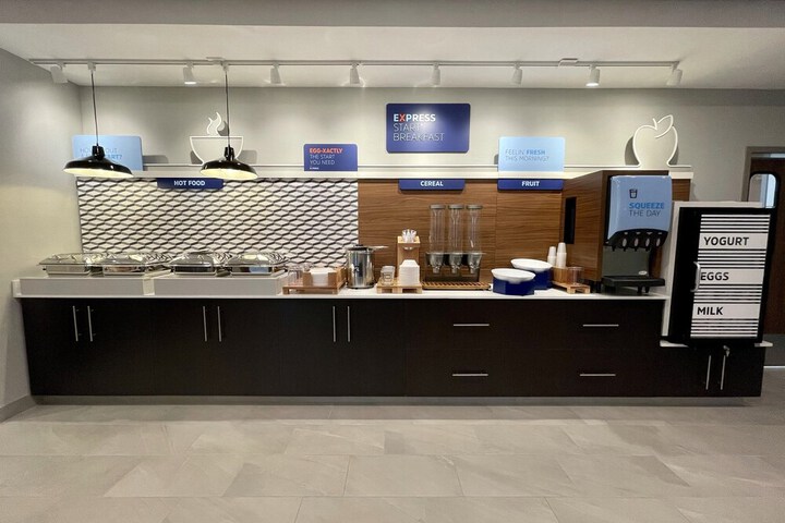 Breakfast/Coffee Service 34 of 50