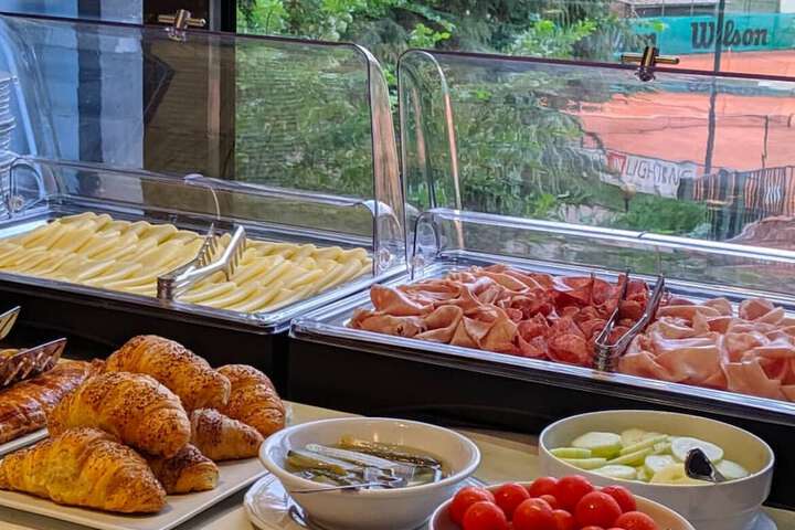 Breakfast/Coffee Service 8 of 10