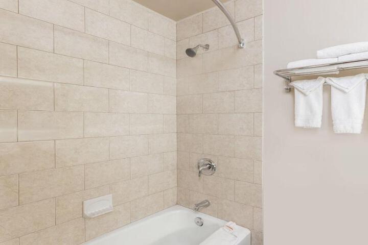 2 Double Beds Pool View (8 of 9)