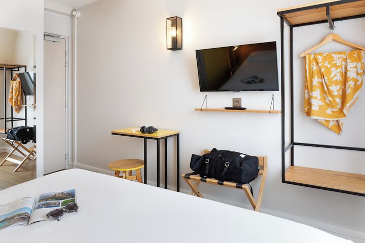Room 8 of 50