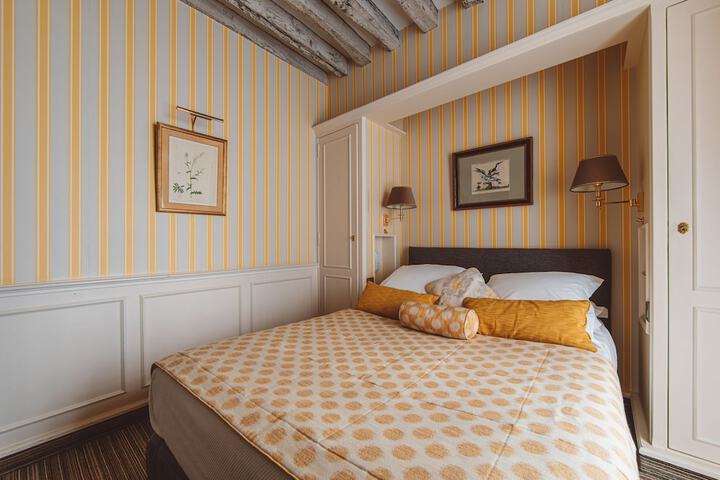 Room 6 of 37