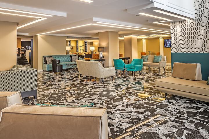 Entrance & Lobby