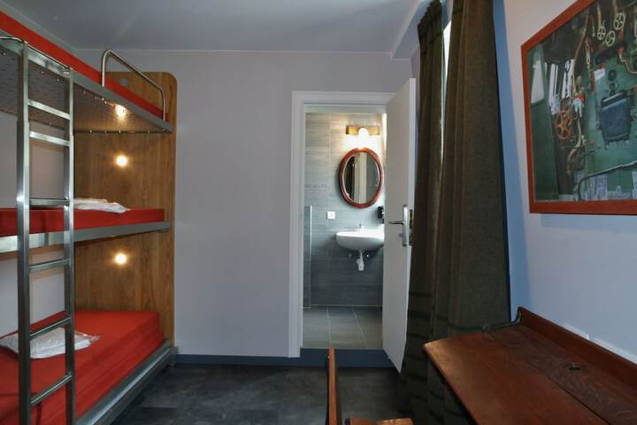 Room 6 of 60
