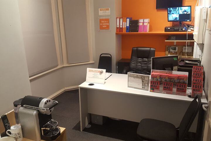 Check-in/check-out kiosk