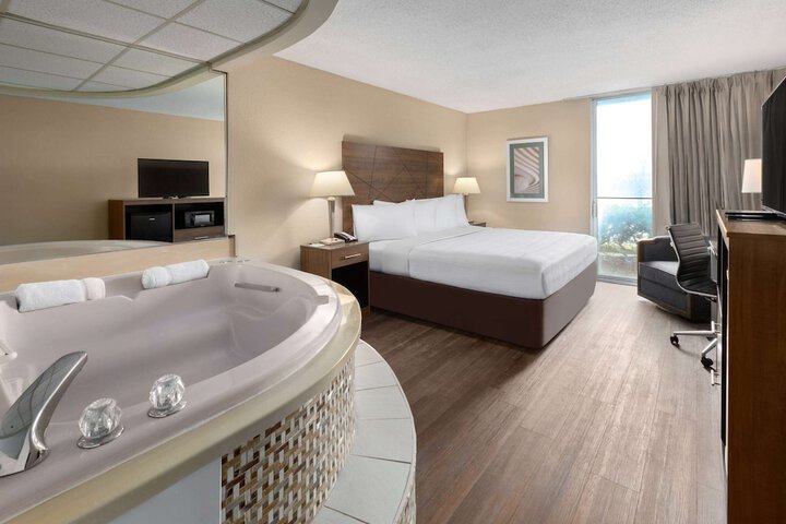 1 King Bed (8 of 17)