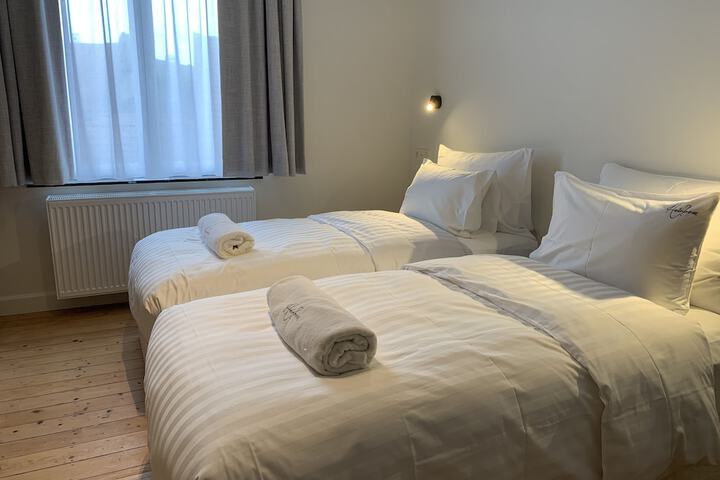 Room 4 of 65