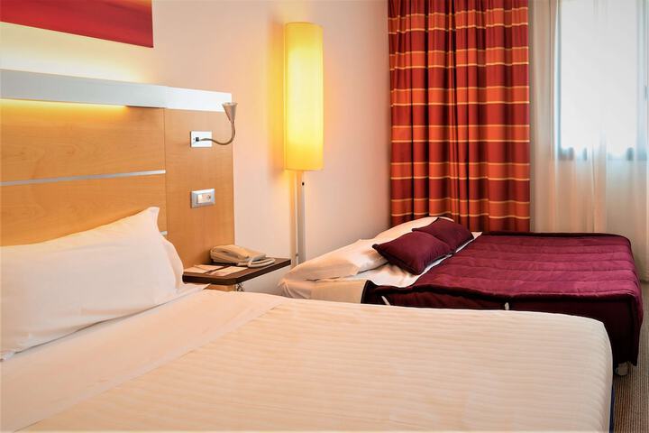 Room 18 of 33