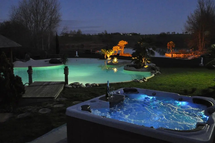 Pool 10 of 14
