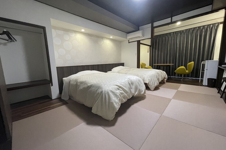 Room 4 of 17
