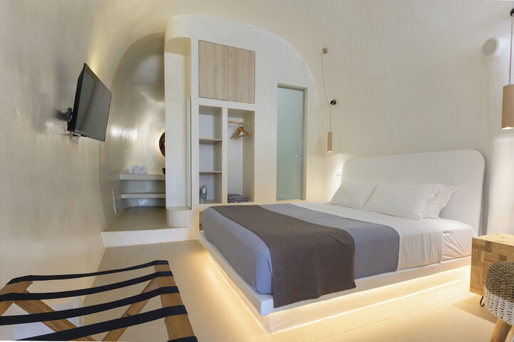 Room 18 of 102